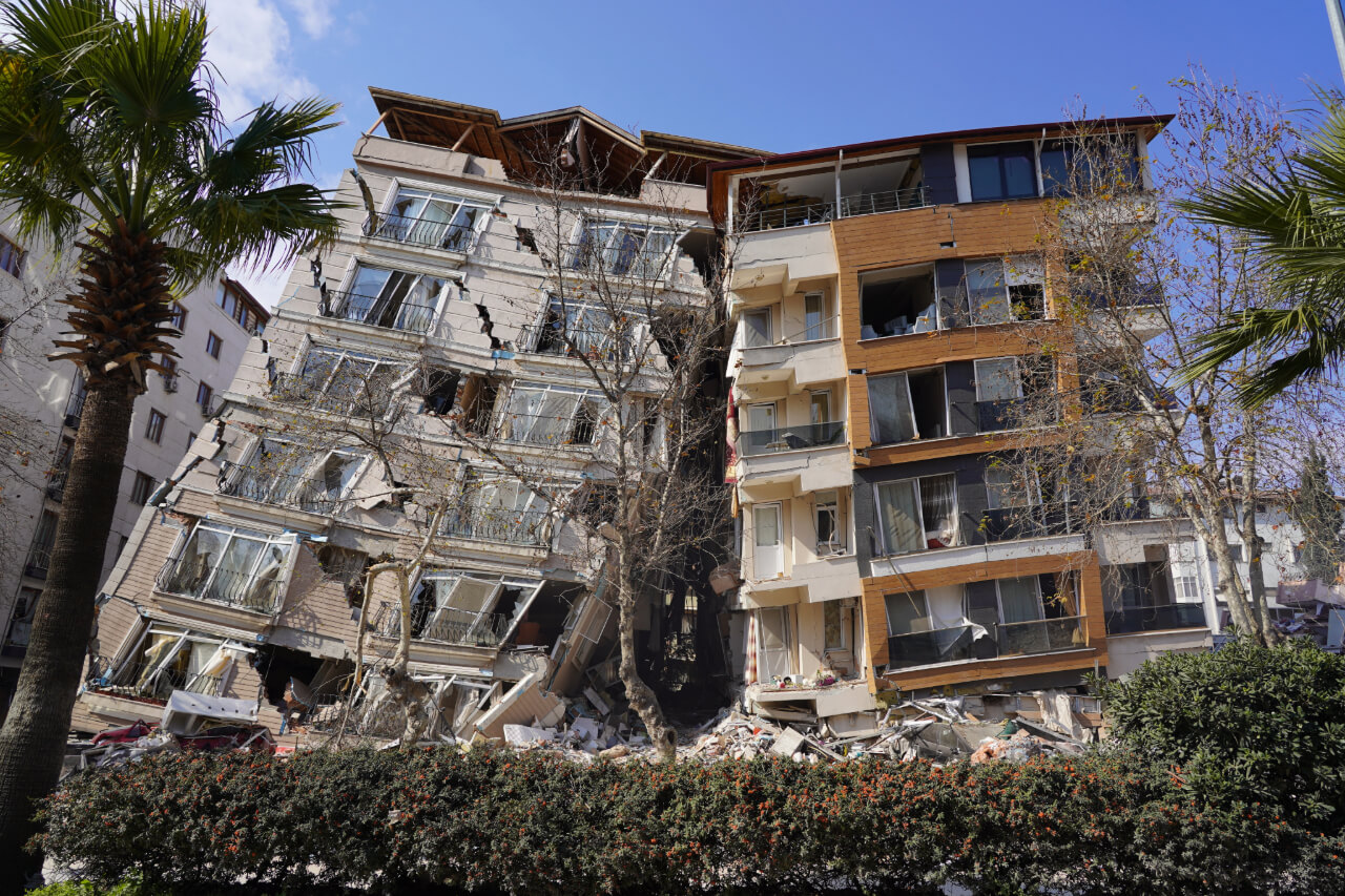 Commercial earthquake risk management